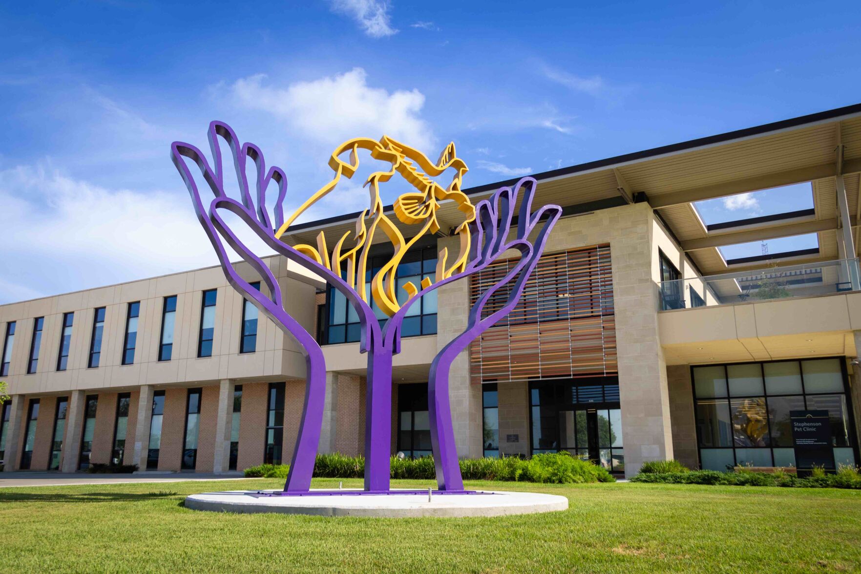 lsu vet med sculpture 1